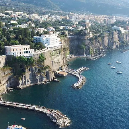 La Quiete A Un Passo Dal Centro Apartment Sorrento Exterior photo